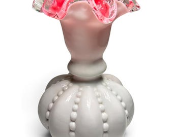 Vase melon Fenton en verre rose à décor perlé, bord transparent à volants, environ 16,5 cm, vintage années 1950-1960
