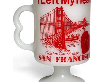 J'ai laissé mon cœur à San Francisco. Mug sur pied en verre opalin, motif Cable Car et Golden Gate Bridge, vintage années 1970.