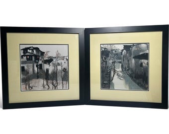 Paire de broderies sur soie encadrées de Suzhou, représentant des paysages de village et de canal, avec cadres noirs, signées Susho King.