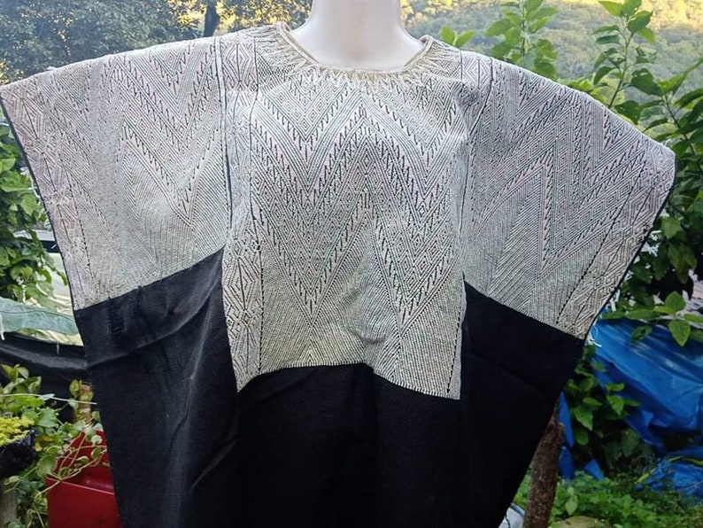 Authentic Vintage Guatemalan Mayan Huipil Chichicastenango Circa 1970/'s Handmade Hand Woven Hand Embroidered Poncho Kaftan Caftan