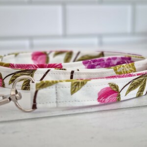 White Floral Lanyard. Teacher Lanyard. Nurse Lanyard. Christmas gift.Teacher Christmas Gift.