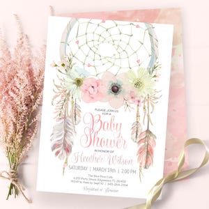 Invito acchiappasogni. Baby shower bohémien. Invito boho con peonie rosa pastello acquerellate, rose e acchiappasogni. 5x7 002 cm