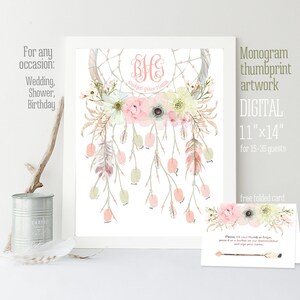 Op de afbeelding: Een digitaal printbaar 28x35 cm groot droomvanger-vingerafdruk-gastenboek met roze en witte bloemen en veren. De tekst "Bridgett Grace Hatton" en "SHS" zijn in het ontwerp opgenomen. Een gratis gevouwen kaart met instructies voor gasten om hun duim of vinger in te inken en hun naam te tekenen is inbegrepen.