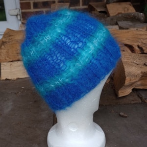 Hand gestrickte gestreifte Mohair Beanie