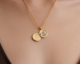 Personalized Round Locket Necklace, Custom Photo Locket, Engraved Gold Locket Necklace, Memorial Jewelry, Gift for Mom