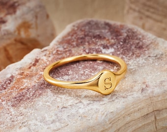 Monogram Signet Ring, Family Crest Ring, Custom Initial Ring, Heirloom Jewelry, Classic Gold Signet Ring