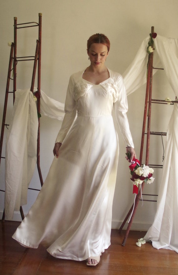 True Vintage Late 1940's Satin Pleated Bust Bow Back Dress With Long Sleeves Sweeheart Neckline Simple Bridal Rare - Etsy True Vintage Late 1940's Satin Pleated Bust Bow Back Dress With Long Sleeves Sweeheart Neckline Simple Bridal Rare - Etsy