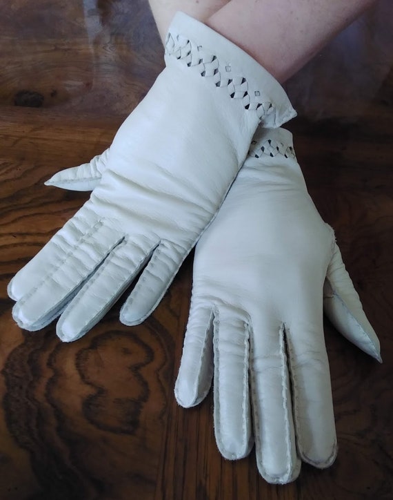 Vintage leather gloves, icy taupe, size 6 1/2, 70… - image 1