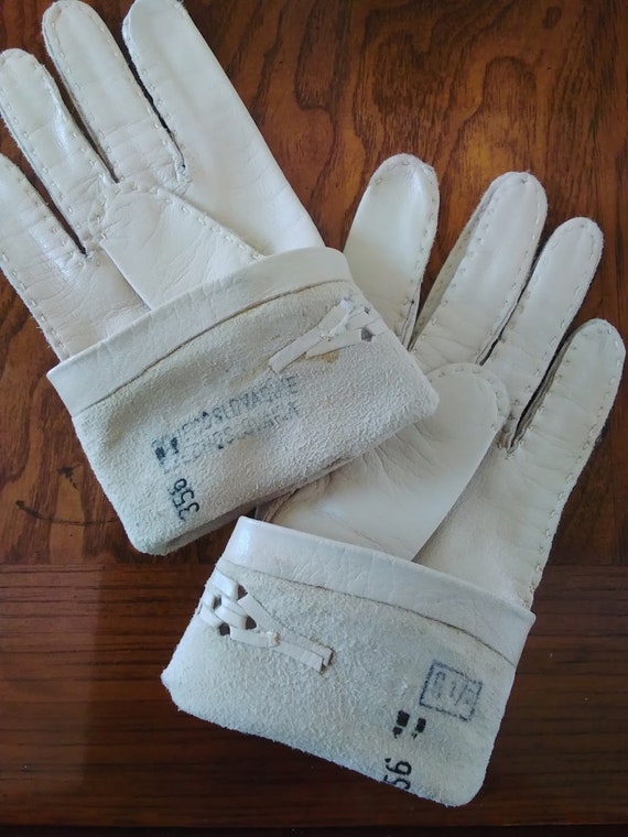 Vintage leather gloves, icy taupe, size 6 1/2, 70… - image 3