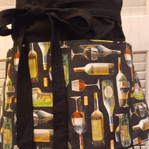 Wine Bottles 3 pocket apron, server apron, waitress apron, teacher apron, Vendor apron