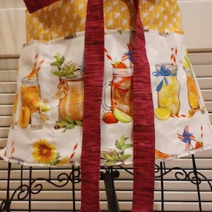 Sweet Tea and Lemonade Server 6 Pocket Apron