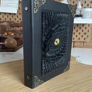 Diario dell'anima "Pelle di drago" in formato A5 / Lettura personalizzata del tema natale / Quaderno spirituale "Occhio di drago" per l'autoindagine, la guarigione e il risveglio