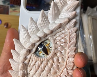 3D Dragon Eye iPhone 14/15/16 Pro-hoesje: handgemaakte polymeerklei Fantasy Art