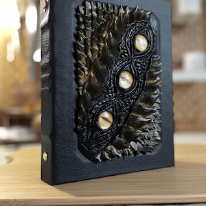 Diario dell'anima del libro dei mostri in formato A5 / Lettura personalizzata del tema natale / Quaderno spirituale dell'occhio del drago per l'autoindagine, la guarigione e il risveglio