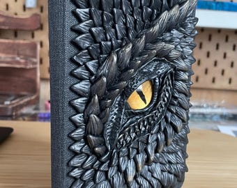 Met de hand gevormde 3D-draak 6-inch Kindle-hoesje