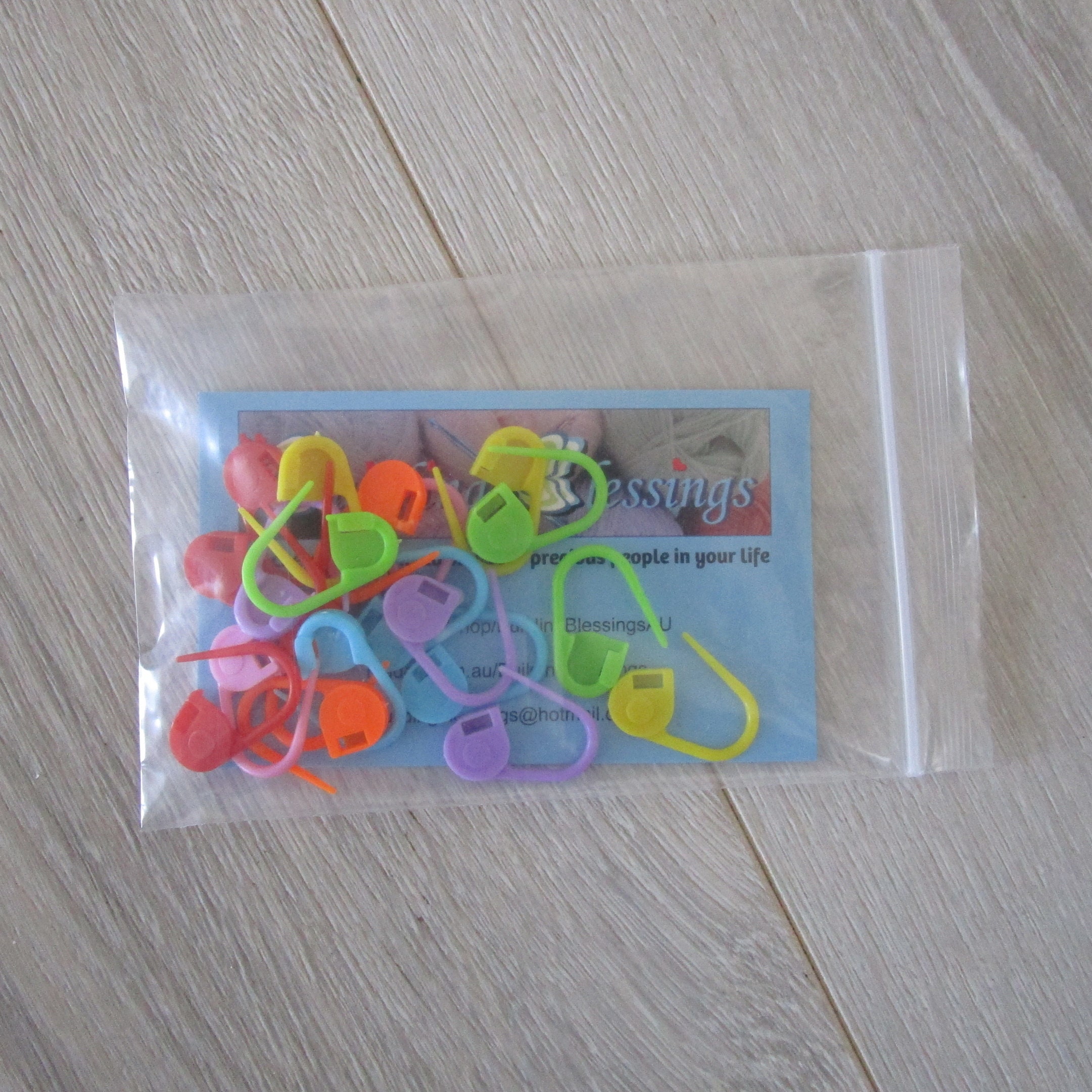 STITCH MARKERS, Lockable Plastic Stitch Markers, Rainbow Colours, 20pcs