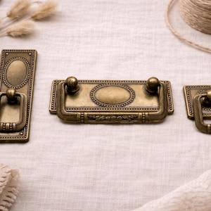 Ensemble de poignées tombantes vintage de style fédéral en laiton - Poignées de tiroir en laiton antique - Quincaillerie pour poignées annulaires - Plusieurs tailles disponibles