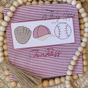 Softsmock Baseball Trio mit Kappe - Maschinenstickerei
