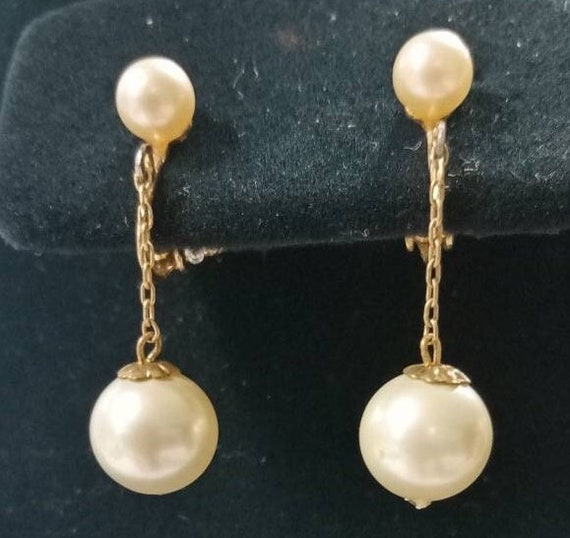 Vintage Marvella Signed Faux Pearl Clip On Dangle… - image 1