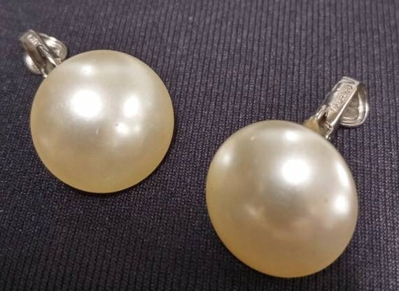 1960's Vintage Richelieu Stamped Faux Pearl Butto… - image 5
