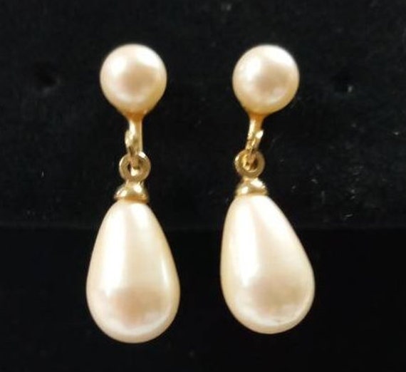 Vintage Marvella Faux Pearl Drop Screwback Earrin… - image 1