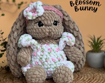 Patrón de crochet para conejito bebé floral: Peluche amigurumi (Descarga PDF)