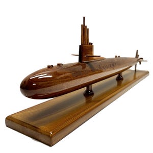 USS Skipjack Class SSN-585 Navy Nuclear Submarine Sub Wood Wooden Military Mahogany Desk Model