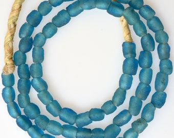 NUOVO ARTICOLO Piccole perle di vetro riciclato africano da 6-7 mm - Perle di vetro in polvere dal Ghana - Perle di vetro marino - Vari colori - Filo da 22 pollici