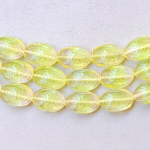 Vriden oval pärla med etsad design - Tjeckiska ovala glaspärlor - Olika färger - 18 mm x 13 mm - Antal 10 eller 25 Rose/Jonquil