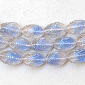 Vriden oval pärla med etsad design - Tjeckiska ovala glaspärlor - Olika färger - 18 mm x 13 mm - Antal 10 eller 25 Rose/Blue
