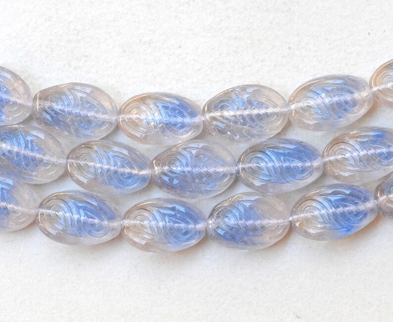 Vriden oval pärla med etsad design - Tjeckiska ovala glaspärlor - Olika färger - 18 mm x 13 mm - Antal 10 eller 25 Rose/Blue