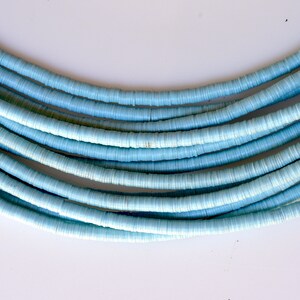 3 mm, 4 mm, 6 mm eller 8 mm afrikanska vinyl Heishi-pärlor - regnbågsfärgade, knallrosa, gula, lila eller blå - 30-36 tums sträng bild 4