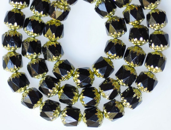 8mm Diamond Cut Window Glass Beads with Rose or Green Edge - Jet Black - Qty 25