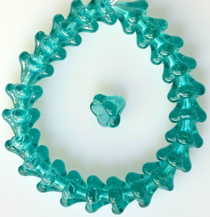 Cuentas grandes en forma de copa con forma de flor - Cuentas de cristal checo con forma de flor - 11 mm x 13 mm - Varios colores brillantes - Cantidad: 24 Teal