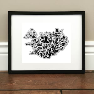 Impression d'art de carte d'Islande - Impression signée 8,5 x 11 po. de la carte originale dessinée à la main comprenant les monuments, la culture, les symboles et les villes