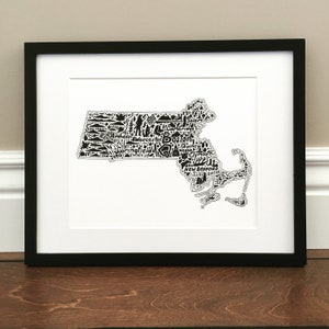 Massachusetts Karte Kunstdruck - Signierter 8,5 "x 11" Druck einer handgezeichneten Landkarte mit Massachusetts Sehenswürdigkeiten, Kultur, Symbolen und Städten