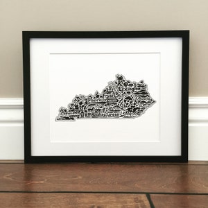Kentucky Map Art Print - Signierter 8,5 "x 11" Druck von einer originalen handgezeichneten Karte mit den Sehenswürdigkeiten, Symbolen und Städten von Kentucky."