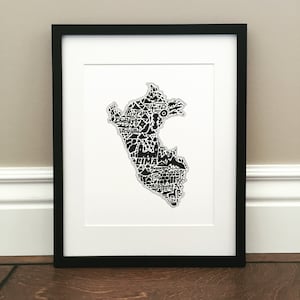 Impression d'art de carte du Pérou - Impression d'une carte originale dessinée à la main, y compris les monuments, la culture, les symboles et les villes
