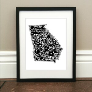Georgia Map Kunstdruck - Signierter 8,5 "x 11"" Druck von der originalen Landkarte von Georgia mit den Sehenswürdigkeiten, Kultur, Symbolen und Städten."