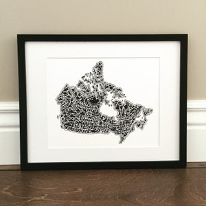 Impression d'art de carte du Canada - Impression signée 8,5 x 11 po. de la carte originale dessinée à la main, y compris les monuments, la culture, les symboles et les villes