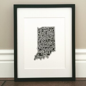 Indiana Map Kunstdruck - Signierter 8.5 "x 11"" Druck von original handgezeichneter Landkarte mit Sehenswürdigkeiten, Kultur, Symbolen und Städten."