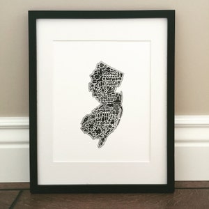 New Jersey Map Kunstdruck - Signierter 8.5 "x 11"" Druck von einer originalen handgezeichneten Landkarte mit Sehenswürdigkeiten, Symbolen und Städten."