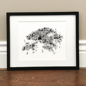 Hong Kong Map Kunstdruck - Signierter 8.5 "x 11" Druck von originaler handgezeichneter Landkarte mit Hong Kong Wahrzeichen, Kultur, Symbolen und Städten