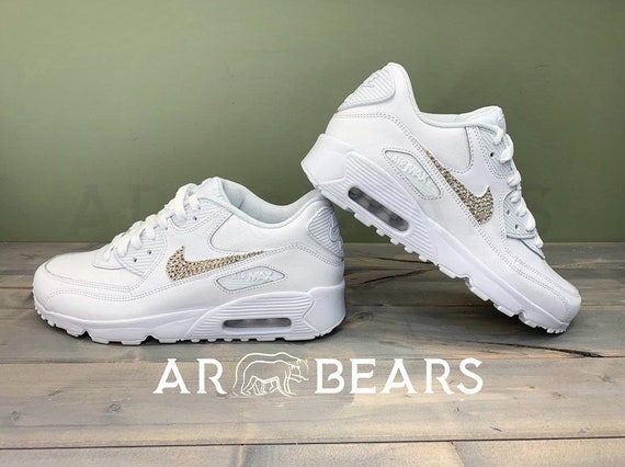 womens all white nike trainers