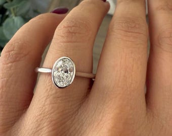 Anillo de diamantes cultivados en laboratorio / Diamante ovalado creado en laboratorio / Anillo de compromiso / Anillo de compromiso con bisel ovalado / Anillo de diamantes minimalista / Anillo delicado