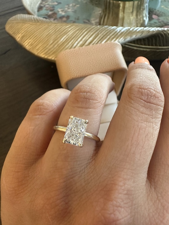 ラボで育成されたダイヤモンドの婚約指輪、ラディアントカットの婚約