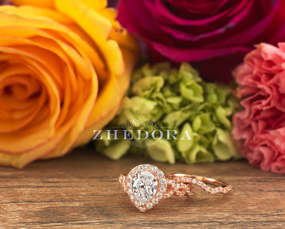 Pear Cut Engagement Ring Set in Solid 14k/18k Rose Gold 2.55 TCW , Pear Bridal Set, Swirl