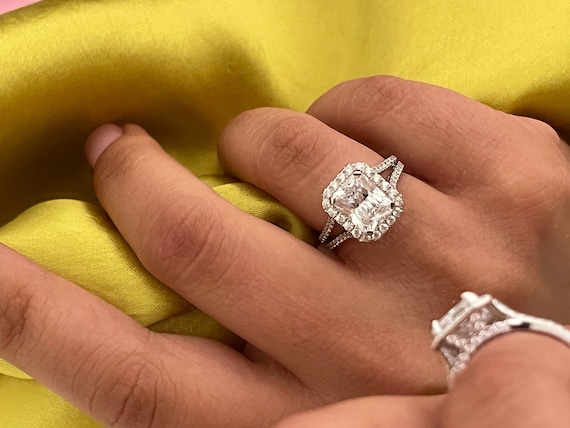 Gold radiant cut engagement rings discount