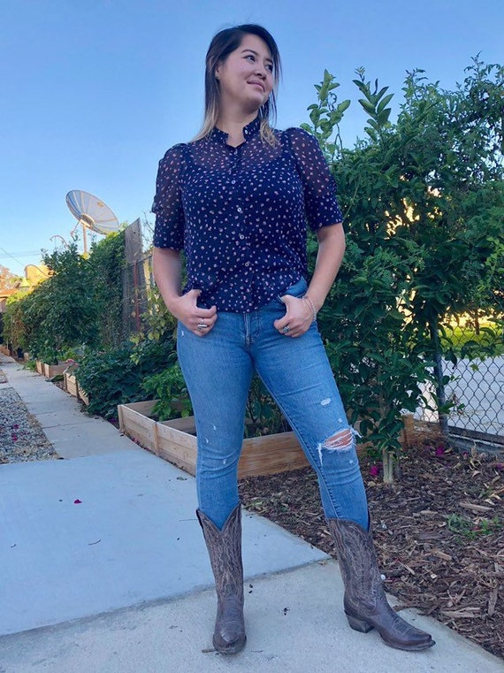 80s Flirty flower button up blouse