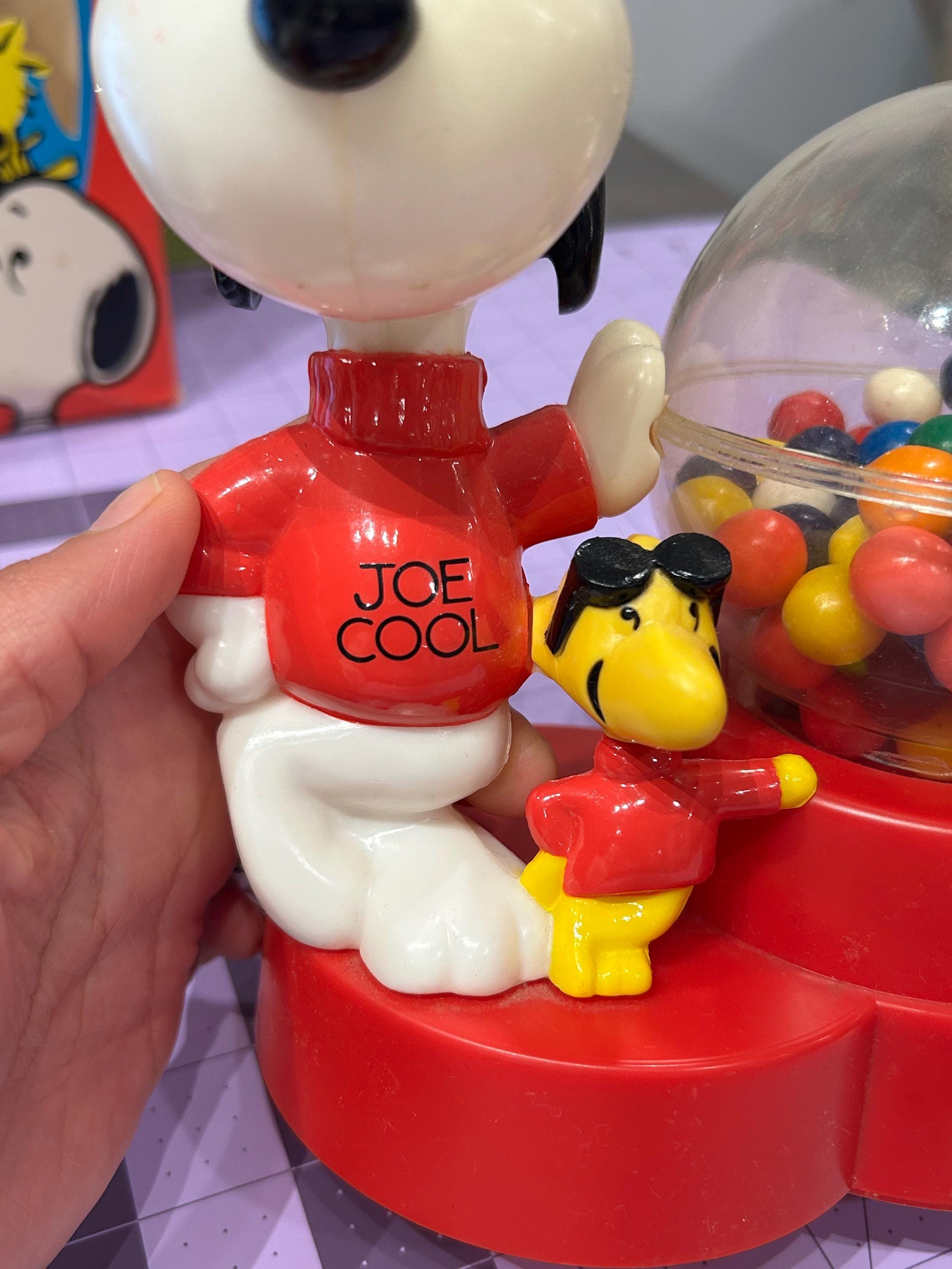 Snoopy and Woodstock Candy Dispenser Gumball Machine. Plastic